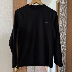 Men's Patagonia black midweight Capilene 3 long sleeves, size xs
